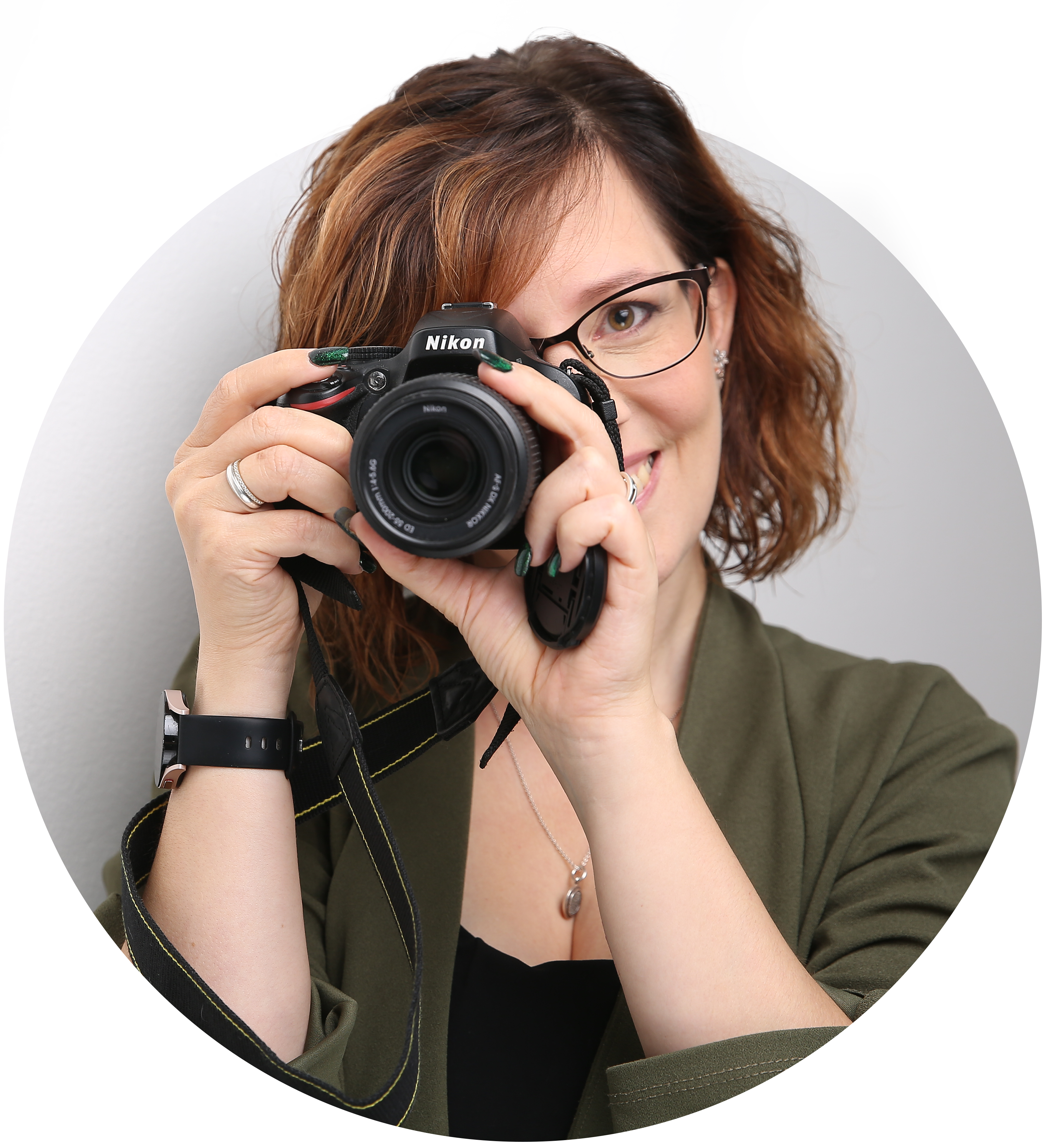 Sabrina Dorn mit ihrer Nikon Kamera